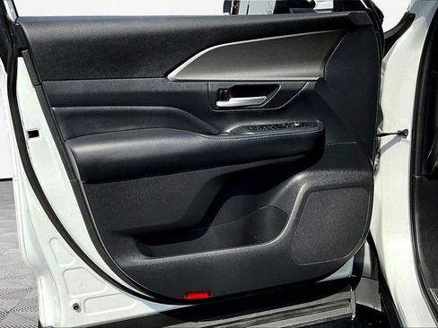 Used 2024 Toyota Grand Highlander XLE image 21