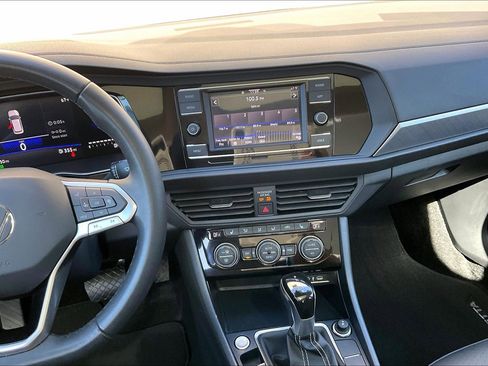 Certified 2024 Volkswagen Jetta SE w/ Panoramic Sunroof Package image 5