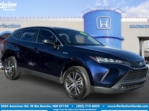 Used 2021 Toyota Venza LE w/ Carpet Mat Package (TMS) image 1