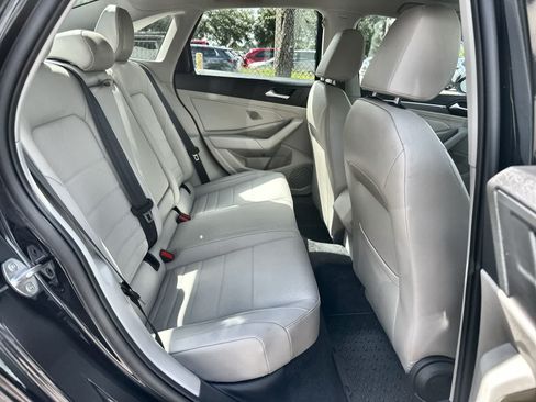Used 2023 Volkswagen Jetta SE w/ Panoramic Sunroof Package FWD image 19