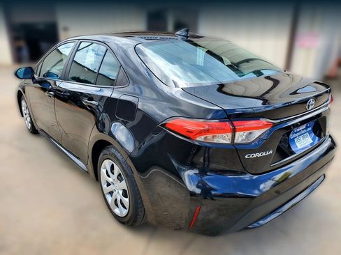 Used 2021 Toyota Corolla LE FWD image 5