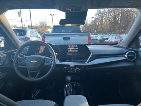 Used 2025 Chevrolet Trax LT image 27
