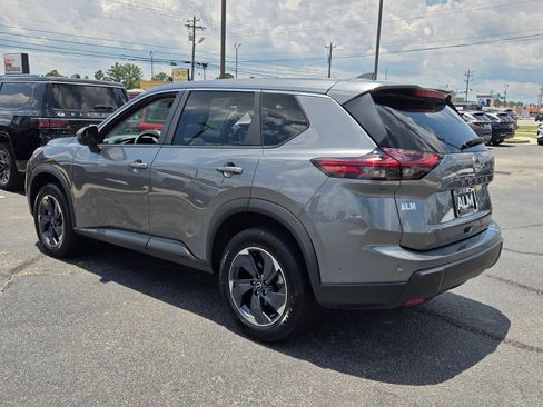Used 2025 Nissan Rogue SV FWD image 9