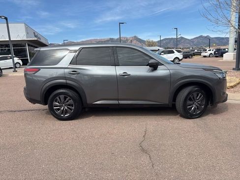 Used 2022 Nissan Pathfinder S image 11
