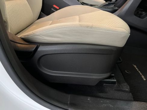 Used 2017 Hyundai Santa Fe SE image 60