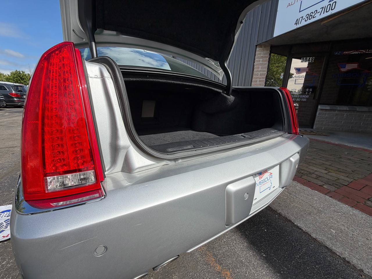 Used 2010 Cadillac DTS Luxury FWD image 25