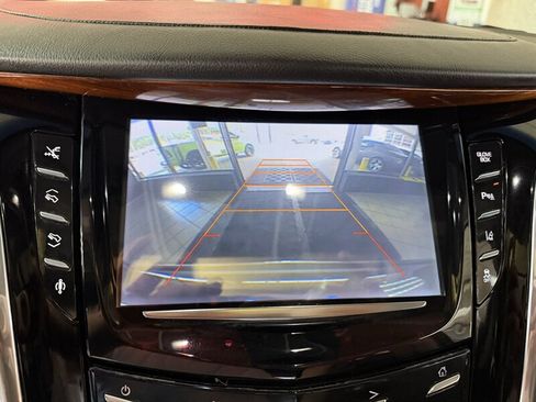 Used 2015 Cadillac Escalade Premium AWD/4WD image 17