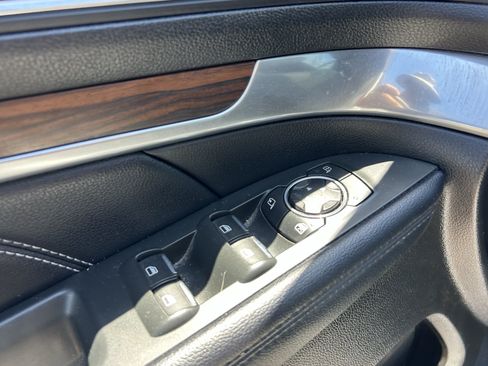 Used 2017 Ford Explorer Limited FWD image 16