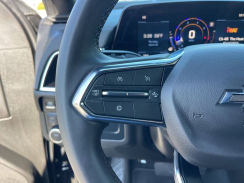 Used 2025 Chevrolet Suburban Z71 image 17