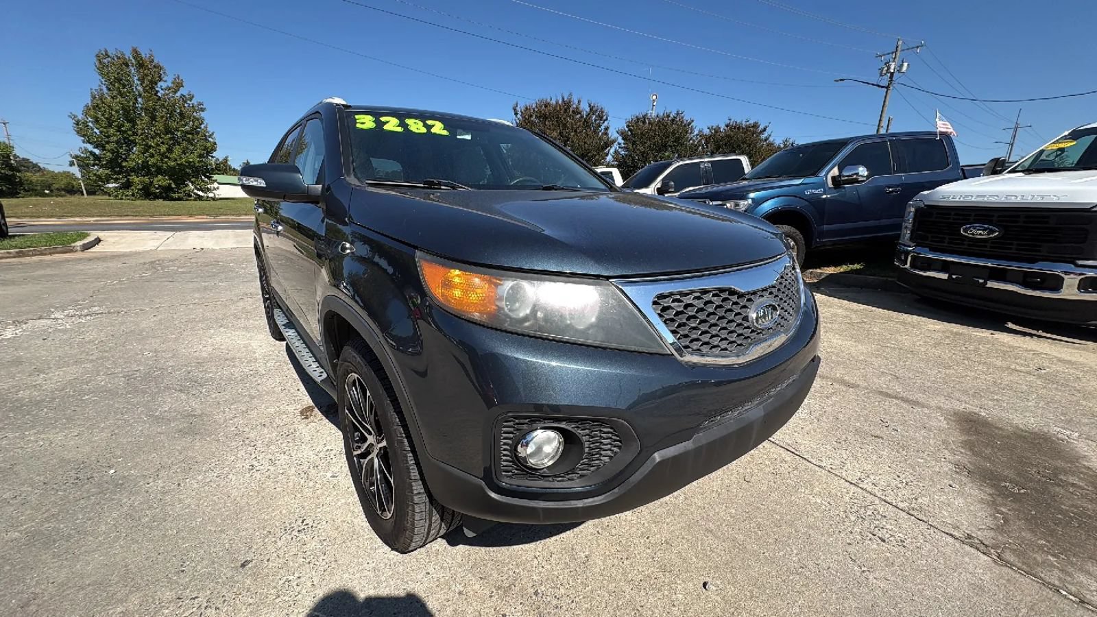 Used 2011 Kia Sorento LX w/ Convenience Pkg FWD image 2