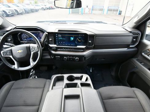 Used 2024 Chevrolet Silverado 2500 LT AWD/4WD image 3
