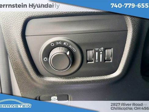 Used 2025 Jeep Grand Cherokee Laredo X AWD/4WD image 16