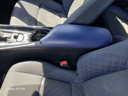 Used 2021 Toyota C-HR XLE image 8