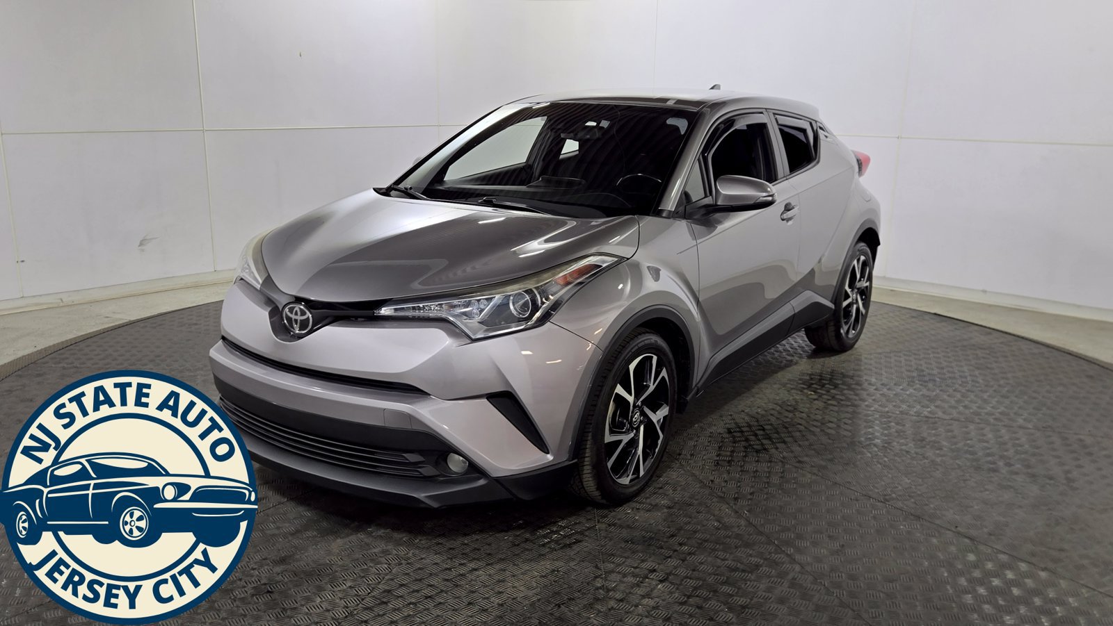 Used 2018 Toyota C-HR XLE FWD image 3