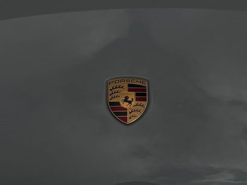 Certified 2025 Porsche Macan image 28