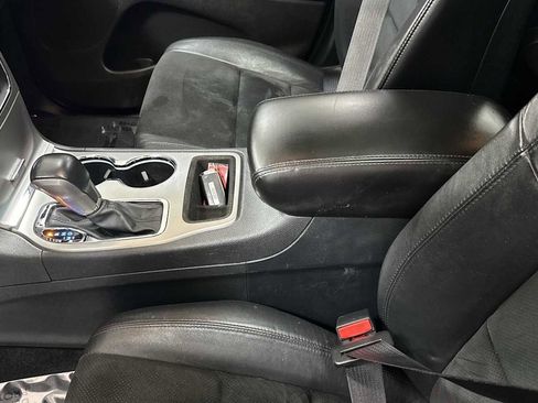 Used 2018 Jeep Grand Cherokee Altitude image 23