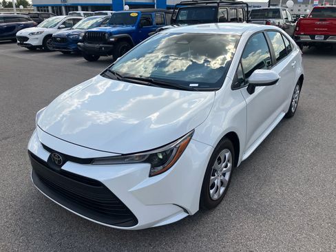 Used 2025 Toyota Corolla LE FWD image 3