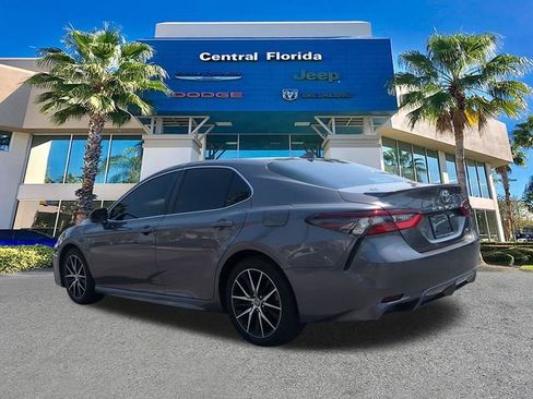 Used 2022 Toyota Camry SE image 7