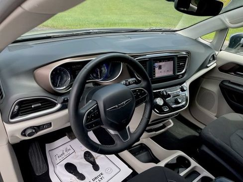 Used 2023 Chrysler Voyager LX FWD image 11