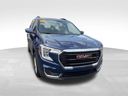 Certified 2023 GMC Terrain SLE w/ Driver Convenience Package FWD image 3