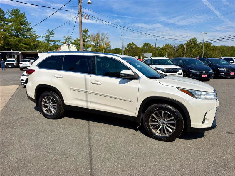 Used 2019 Toyota Highlander XLE AWD/4WD image 8