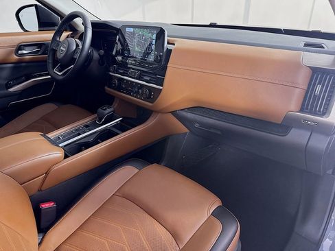 Used 2024 Nissan Pathfinder Platinum image 37