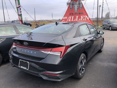 Used 2023 Hyundai Elantra SEL w/ Convenience Package image 5