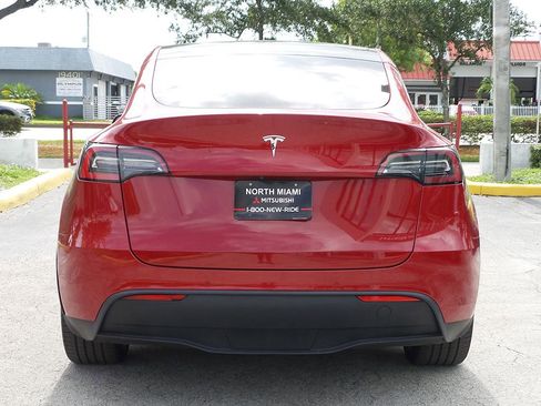 Used 2021 Tesla Model Y Long Range AWD/4WD image 12