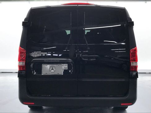 Used 2019 Mercedes-Benz Metris Passenger image 3