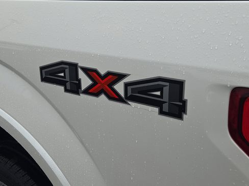 Used 2015 Ford F150 Platinum w/ Equipment Group 701A Luxury image 4