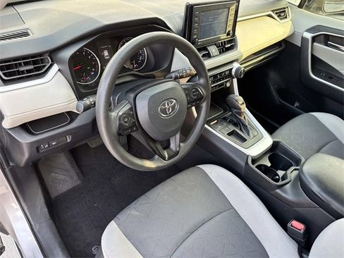 Used 2020 Toyota RAV4 XLE image 18