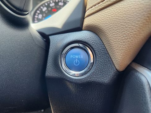 Used 2021 Toyota RAV4 XLE Premium AWD/4WD image 19
