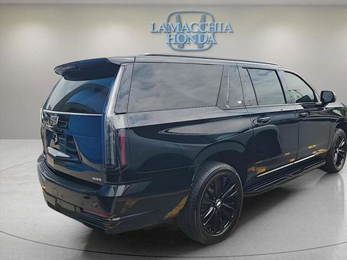 Used 2025 Cadillac Escalade ESV Sport AWD/4WD image 5