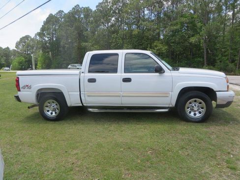 Used 2006 Chevrolet Silverado 1500 LS w/ Skid Plate Package AWD/4WD image 5