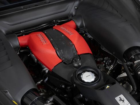 Used 2022 Ferrari F8 Tributo image 21