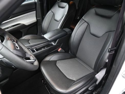 Used 2024 Jeep Compass Latitude image 10