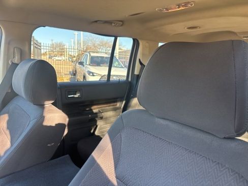 Used 2018 Ford Flex SEL image 9