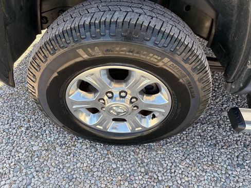 Used 2018 RAM 2500 Tradesman w/ Chrome Appearance Group AWD/4WD image 33