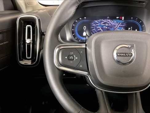 Used 2023 Volvo XC40 B5 Ultimate w/ Protection Package Premier AWD/4WD image 18