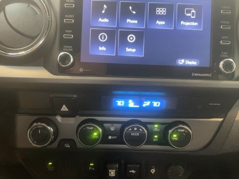 Used 2021 Toyota Tacoma TRD Sport w/ Technology Package AWD/4WD image 17
