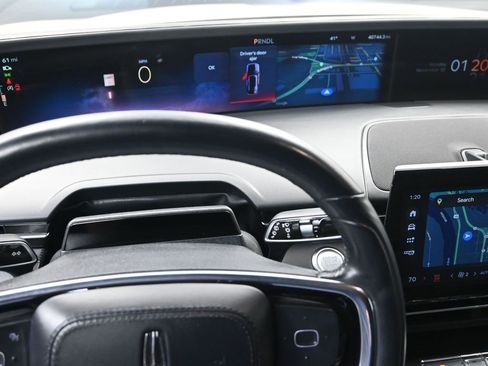 Used 2024 Lincoln Nautilus Reserve w/ Jet Appearance Package (87T) image 16