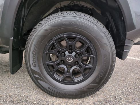 Used 2022 Toyota Tacoma SR w/ SX Package AWD/4WD image 11