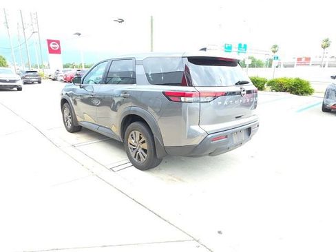 Used 2023 Nissan Pathfinder S FWD image 6