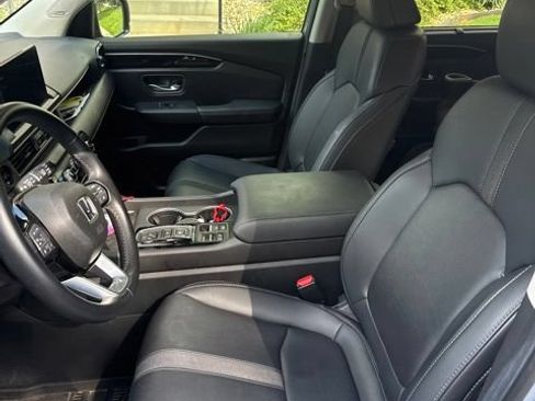 Used 2025 Honda Pilot Touring image 5