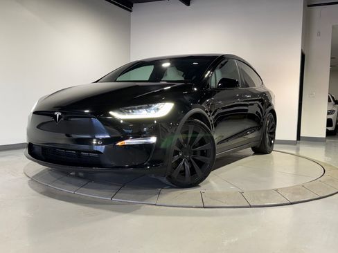 Used 2022 Tesla Model X Plaid image 3