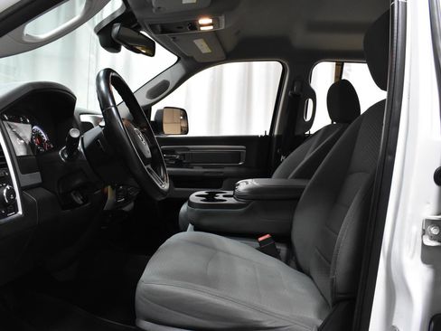 Used 2017 RAM 1500 Classic SLT image 3