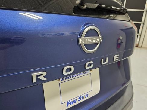 Used 2023 Nissan Rogue S FWD image 11