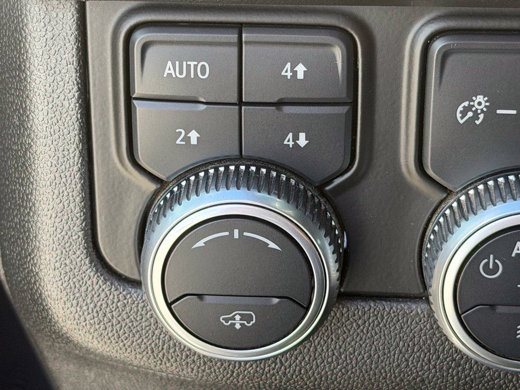 Used 2021 GMC Yukon AT4 w/ AT4 Premium Plus Package AWD/4WD image 17
