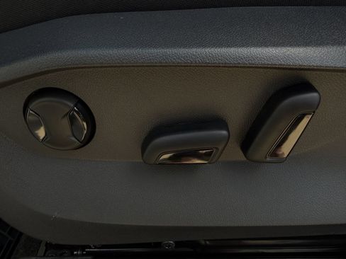 New 2026 Volkswagen Taos SE FWD image 27