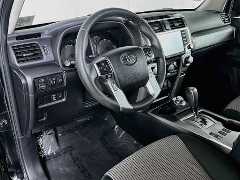 Used 2022 Toyota 4Runner SR5 AWD/4WD image 9